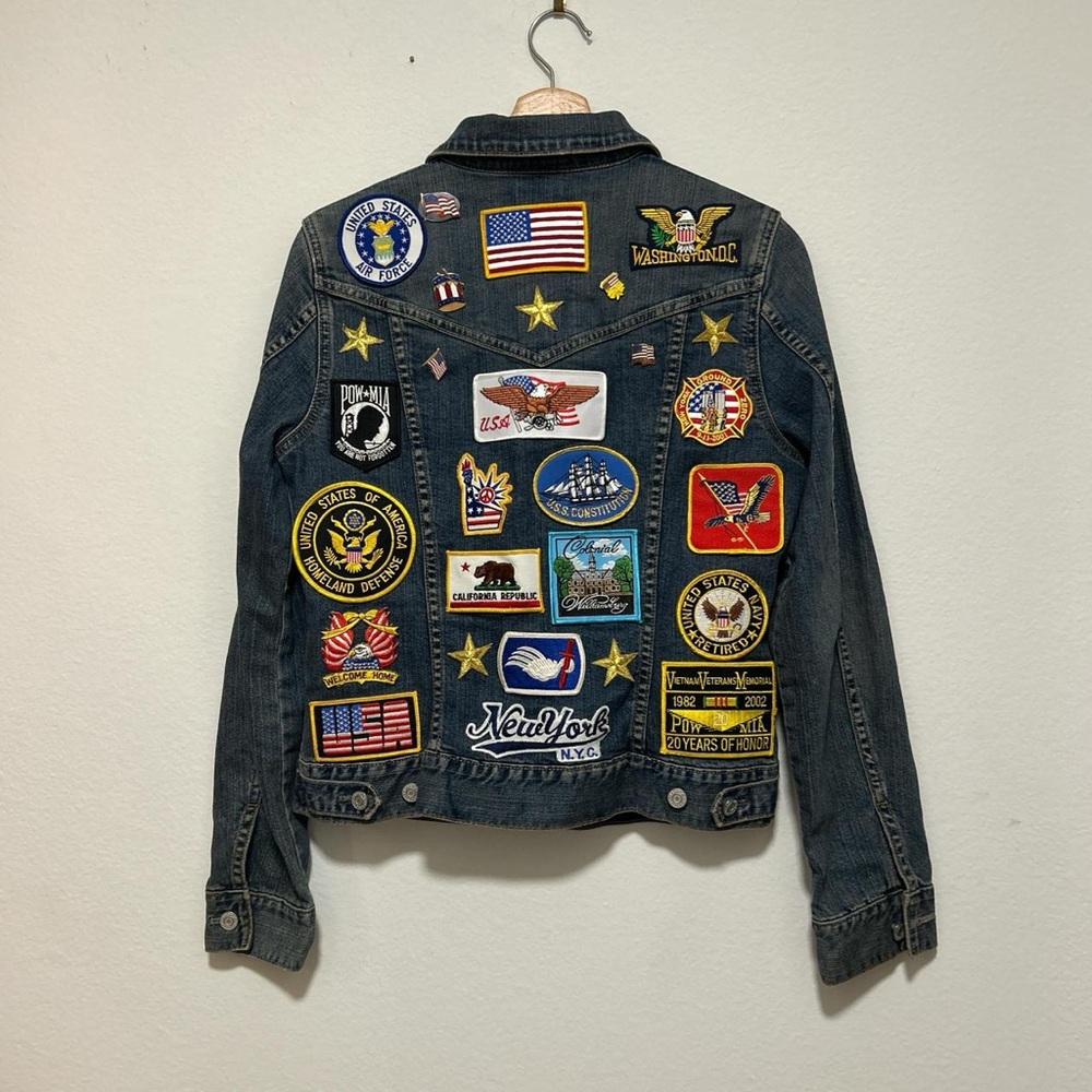 Vintage GAP Americana Denim Jacket with USA themed pins and patches M dark wash
